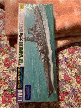 Battleship Model Kit.  1/700 Water Line Series Yamato NIB